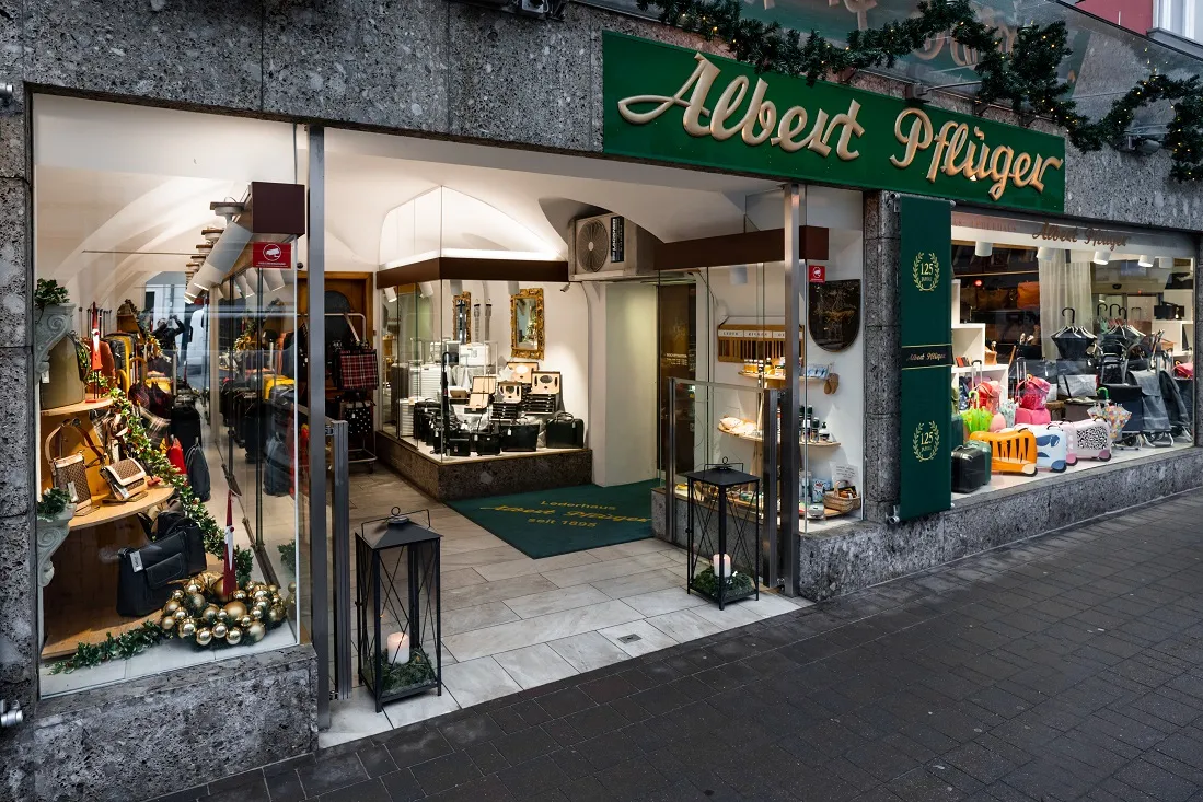 Schaufenster des Lederhauses Albert Pflüger